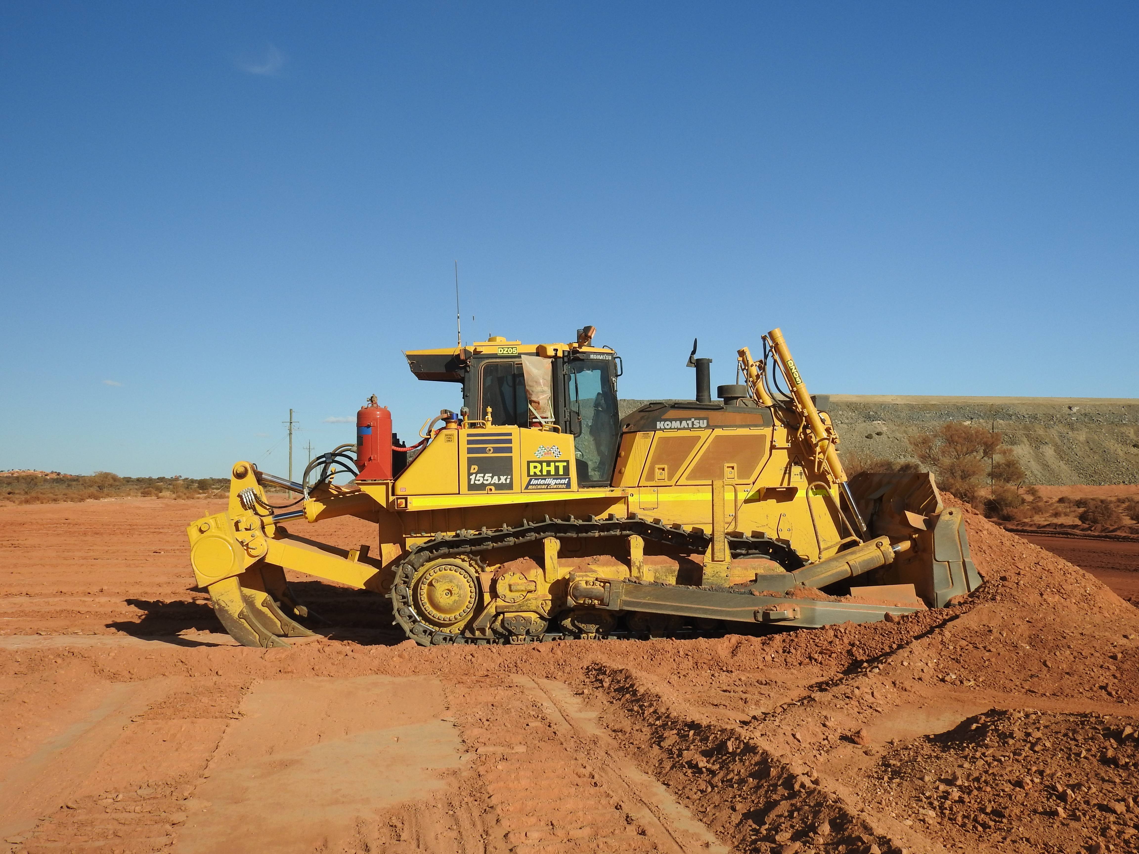 RHT-Komatsu-D155AXi-8-pushing-dirt2-(1).jpg RHT-Komatsu-D155AXi-8-pushing-dirt2-(1).jpg