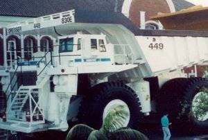 Flashback-Friday-The-Komatsu-Dealership-Years-1978-1993-(1).jpg