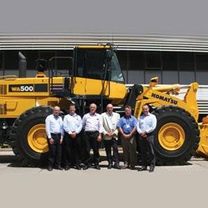 25082010KomatsuDelivers100thMachine-(1).jpg