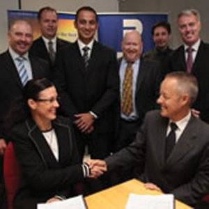 30042010SkystheLimitForKomatsuContractWithTelstra_1-(1).jpg